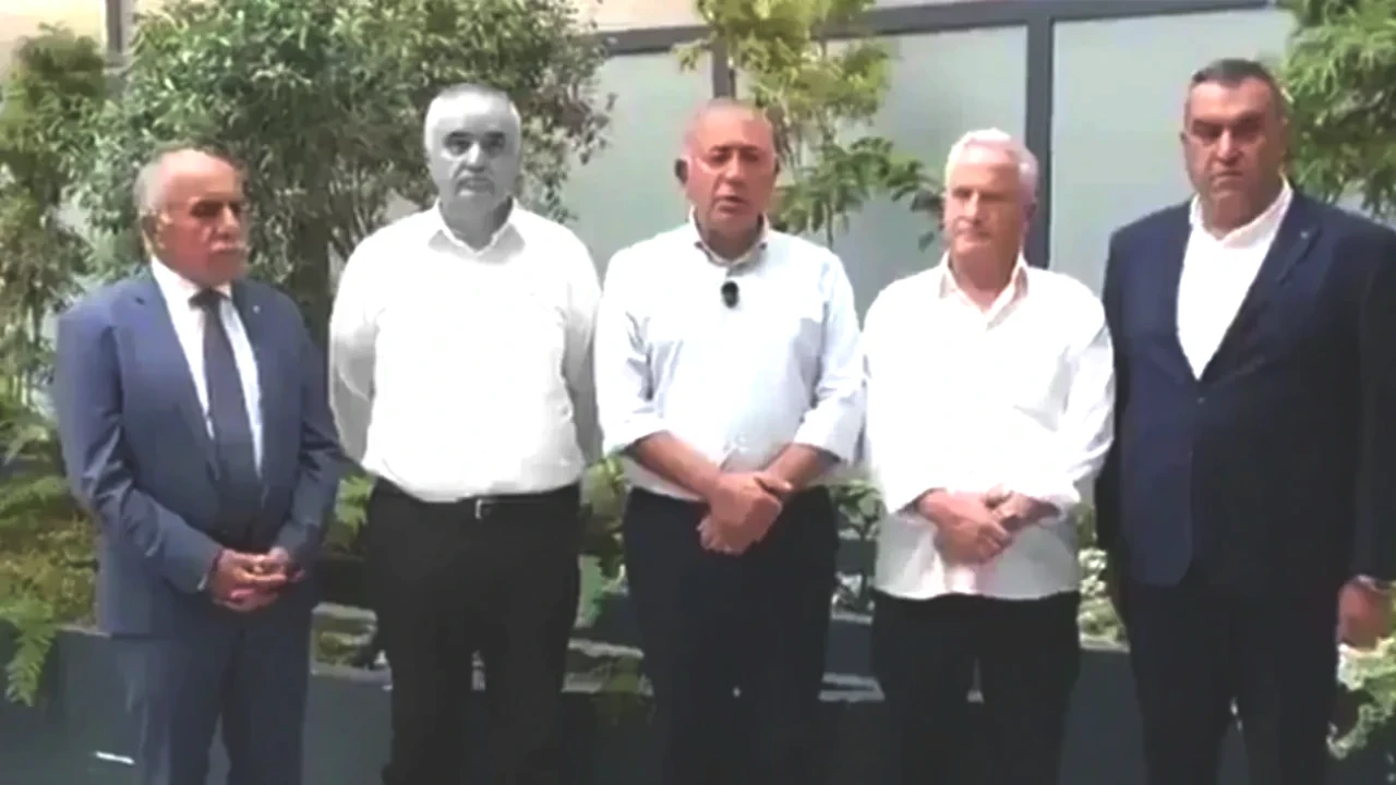 Hasan Babacan Heyetten Ayrılıyor! CHP İstanbul Yönetimi Kriz İçinde Dağılmanın Eşiğinde