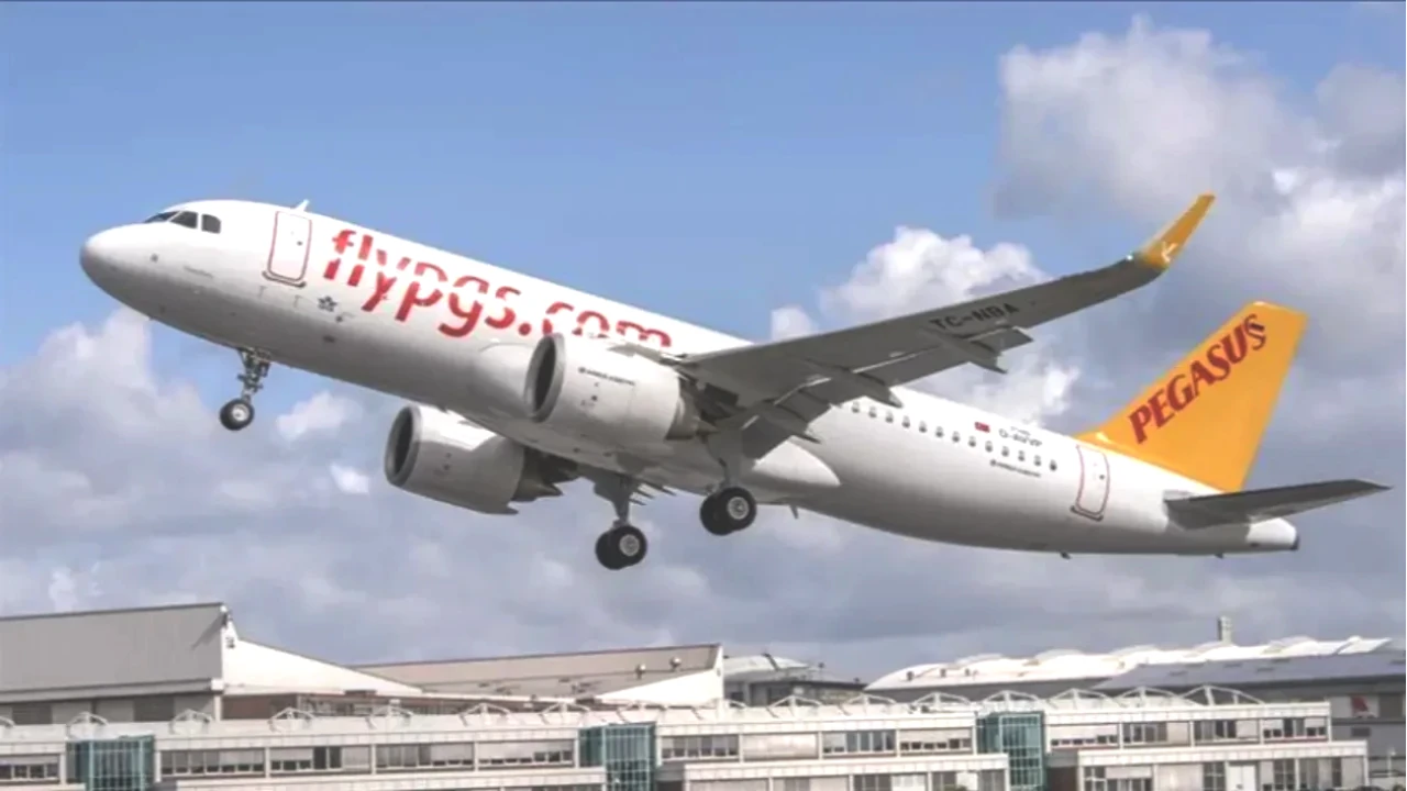 Pegasus ve AJet’te Heyecan Verici Yenilik: İç Hatlarda Ücretsiz Su Dönemi!