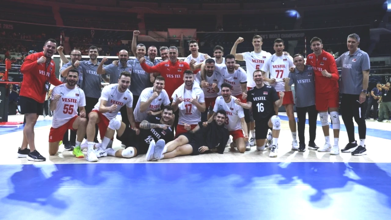 Türkiye A Milli Voleybol Takımı, Kanada'yı Set Vermeden Geçti! Namağlup Son 16 Turu