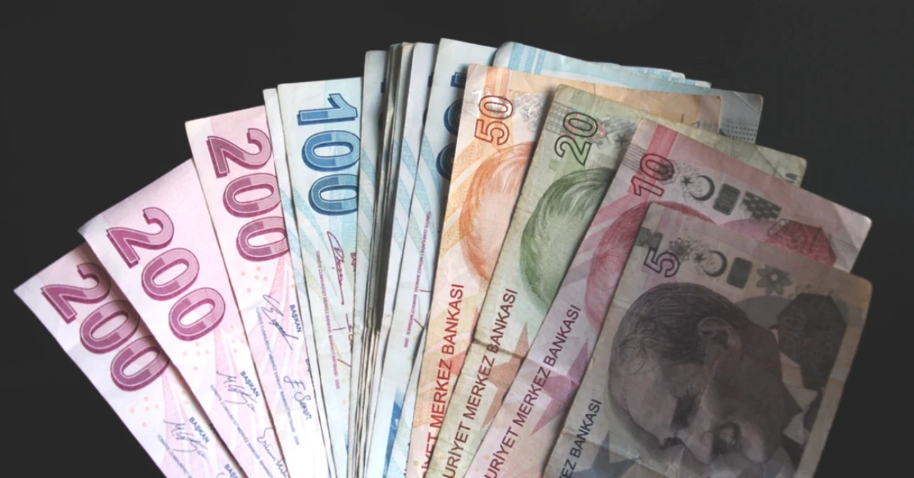 Kredi Kartı ve KMH Faiz Oranlarında Düşüş! 2025 Eylül İndirimleriyle Güncel Tablolar