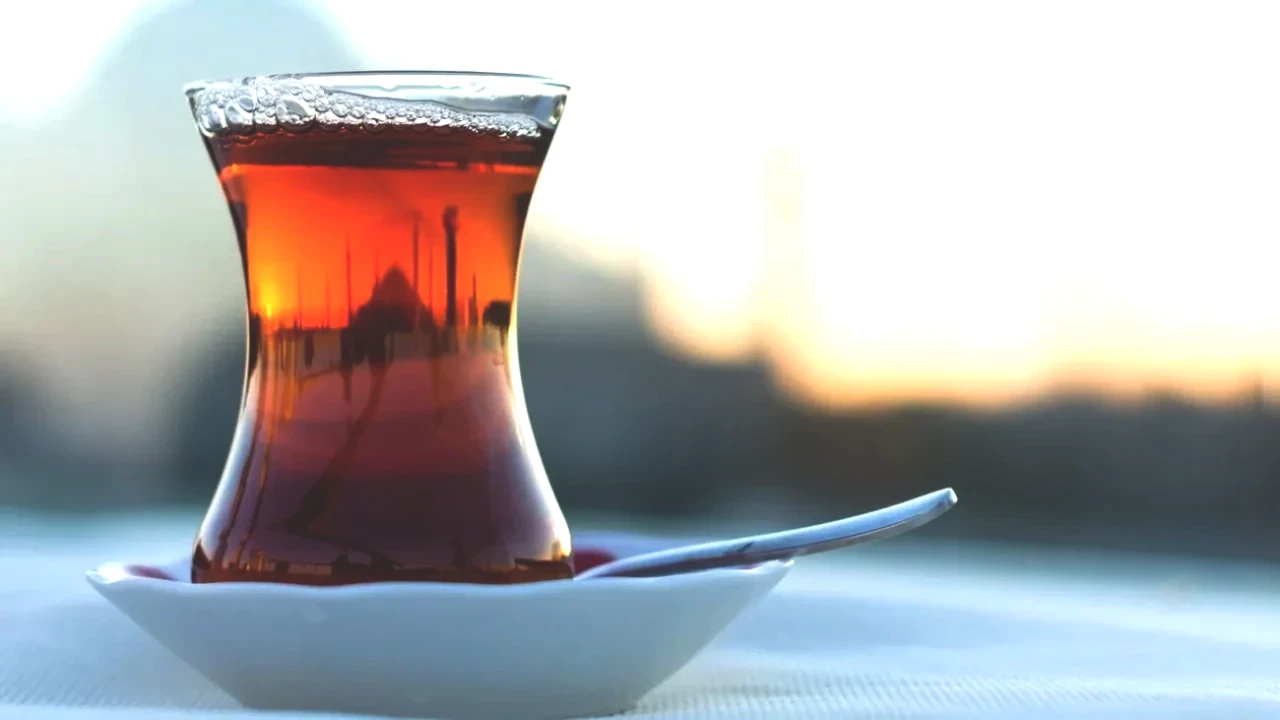 Çay Demleme Hatası! Doğru Yöntemle Çayınızı Zehirsiz Hale Getirin!