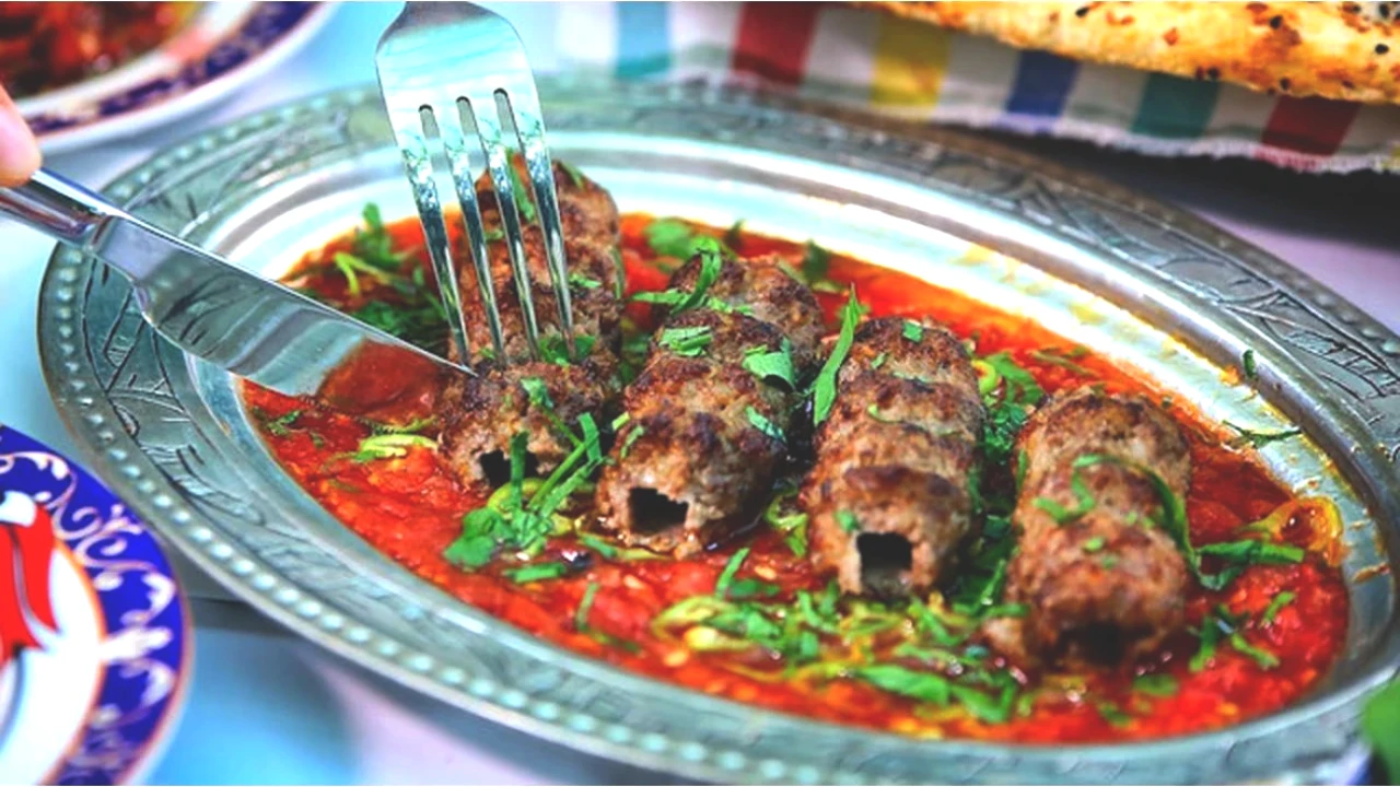 Adana ve Hatay’ın Efsanevi Altı Ezme Kebap Tarifi! Lezzet Sırrı Sofralarınıza Taşınıyor!