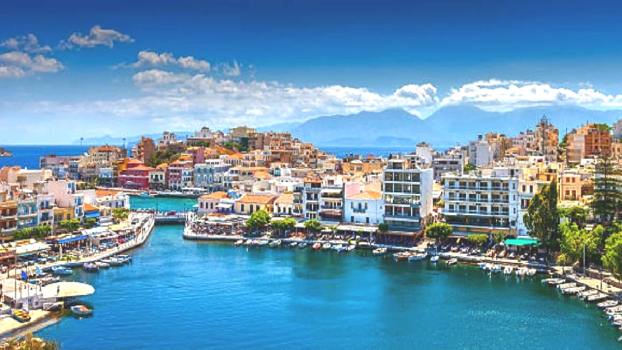 Sakız’ın Sakin Alternatifi: Ege'nin Cennet Adası Santorini’yi Keşfedin!