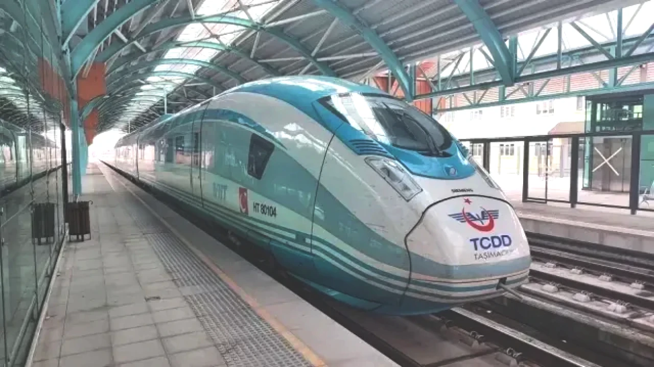 Yüksek Hızlı Tren Bileti Almanın En Kolay Yolları: e-Devlet, Mobil Uygulama ve Gişe Seçenekleri!